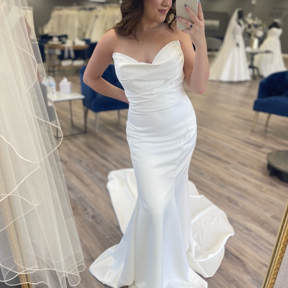 Essense of Australia Wedding Dress D4193